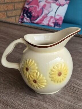 Vintage Hull Pottery USA No. 46 Daisy Pitcher 🌼